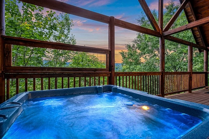 Above the Pines Cabin w/ hot tub, pool table & resort pool