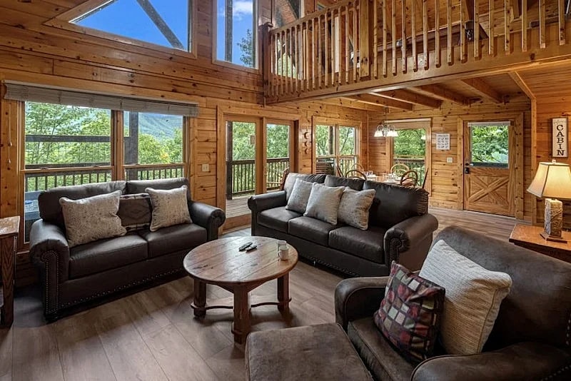 Above the Pines Cabin w/ hot tub, pool table & resort pool in Pigeon Forge, Tennessee, United States — photo 5