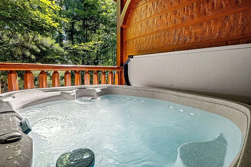 Remote Rendezvous Cabin Close to Town, Hottub, gameroom