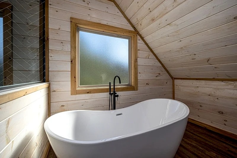 A Stoney Mountain View Cabin w/ Panoramic views, Hot tub in Sevierville, Tennessee, United States — photo 5
