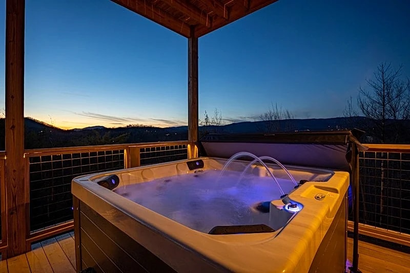 A Stoney Mountain View Cabin w/ Panoramic views, Hot tub in Sevierville, Tennessee, United States — photo 2