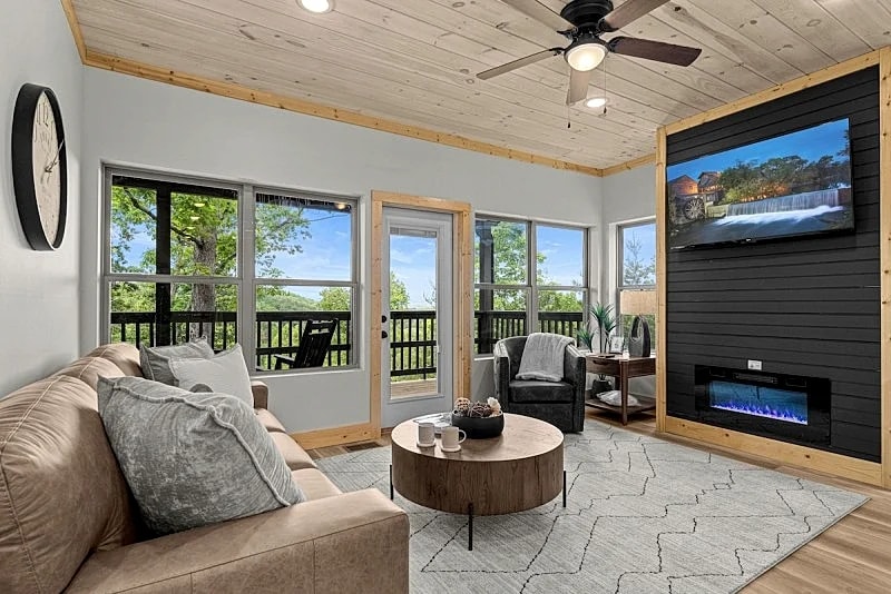 Just Below Heaven Cabin w/ Private Pool, Hot Tub, Firepit in Sevierville, Tennessee, United States — photo 4