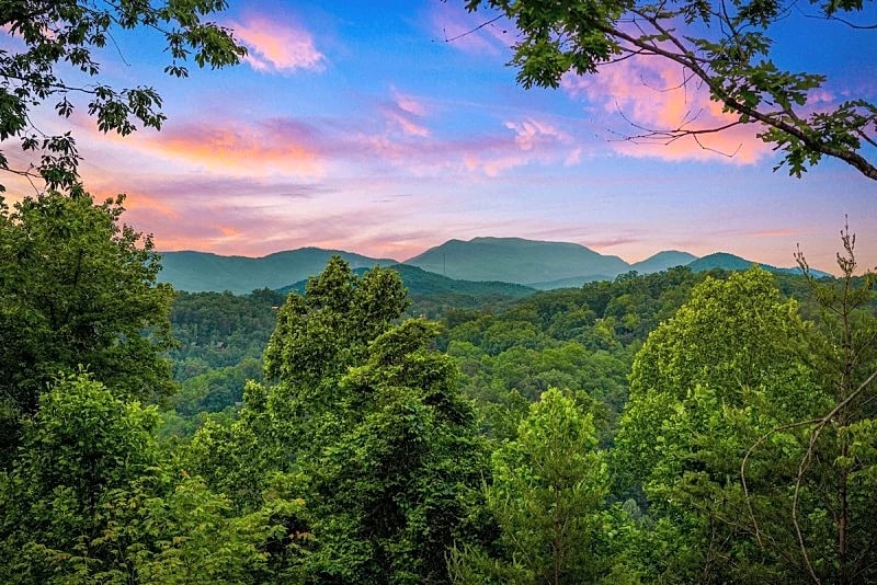 Just Below Heaven Cabin w/ Private Pool, Hot Tub, Firepit in Sevierville, Tennessee, United States — photo 3