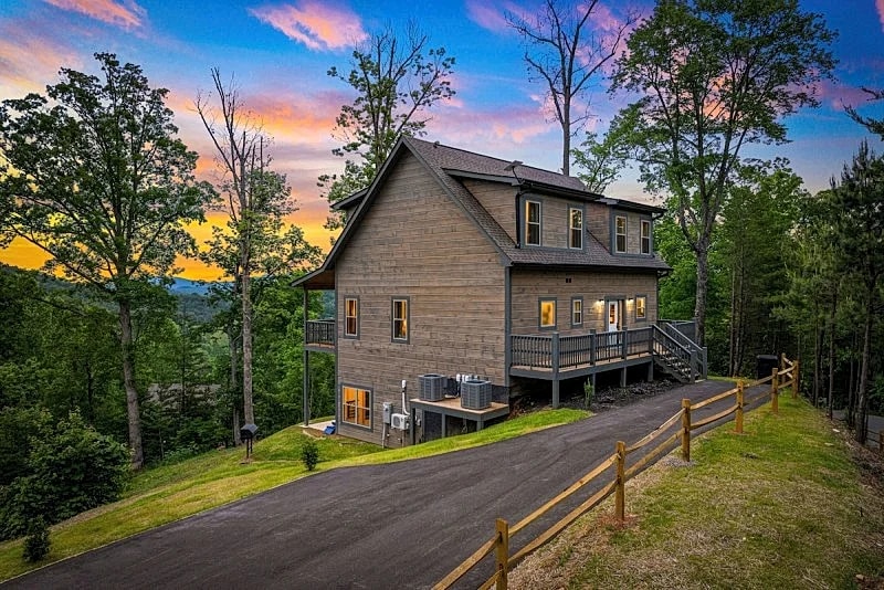 Just Below Heaven Cabin w/ Private Pool, Hot Tub, Firepit in Sevierville, Tennessee, United States — photo 2