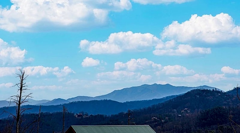 Abounding Grace Spacious Cabin, Mountain View, Hot Tub in Sevierville, Tennessee, United States — photo 5
