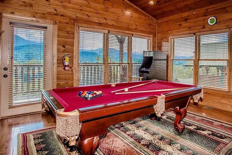Million Dollar View Cabin, Arcade Games, Fireplace, Hot Tub in Gatlinburg, Tennessee, United States — photo 5