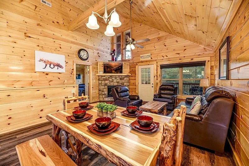 Crazy Like a Fox Cabin w/ Hot Tub, Pool Table, Media Room in Pigeon Forge, Tennessee, United States — photo 4