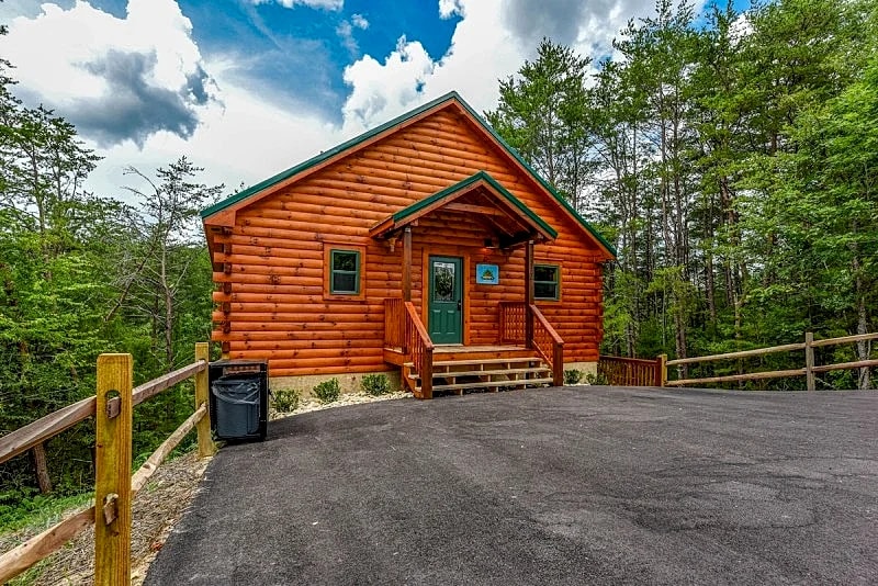 Crazy Like a Fox Cabin w/ Hot Tub, Pool Table, Media Room