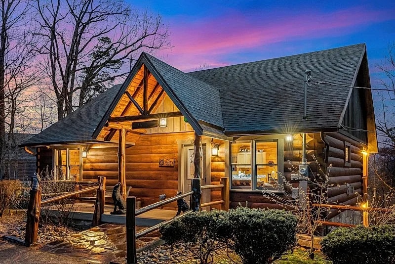 A Wolf's Den Cabin, Gorgeous Views, Game Room, Sauna in Gatlinburg, Tennessee, United States — photo 2
