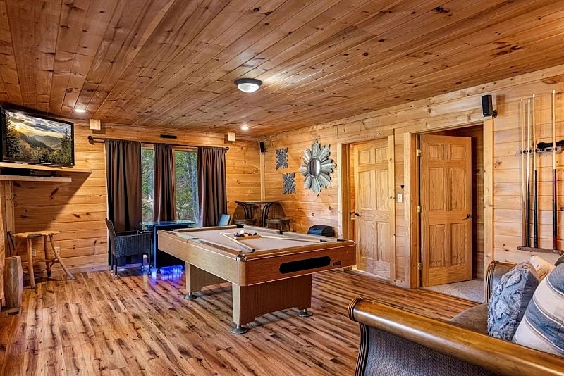 Whispering Oak Cabin w/ Resort Pool, Jacuzzi, Fireplace in Sevierville, Tennessee, United States — photo 4