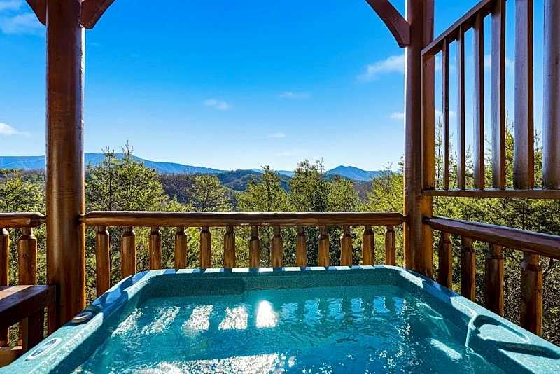 Mystic Sunrise Cabin w/ Hot tub, Game Room, Jacuzzi Tub