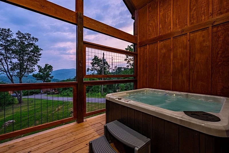Point Of View Cabin w/ Mountain Views & fireworks, Hot Tub in Gatlinburg, Tennessee, United States — photo 2