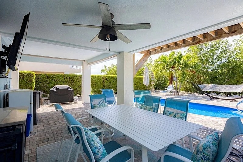 Coastal Key 3BR, 2BA with Pool, Kayaks, Bikes & Dock in Marathon, Florida, United States — photo 3