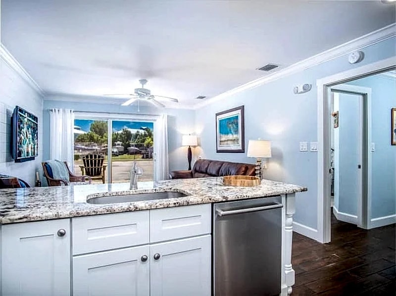 Blue Buoy 1 BR, 1BA Condo w/ Boat Slip & Shared Pool in Marathon, Florida, United States — photo 2