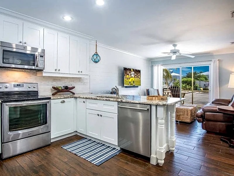 Blue Buoy 1 BR, 1BA Condo w/ Boat Slip & Shared Pool in Marathon, Florida, United States — photo 3