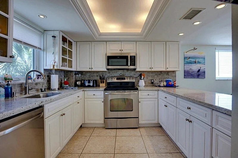 Salt Life 2BA/2BA Beachfront Condo w/ Pool & Elevator Access in Marathon, Florida, United States — photo 3