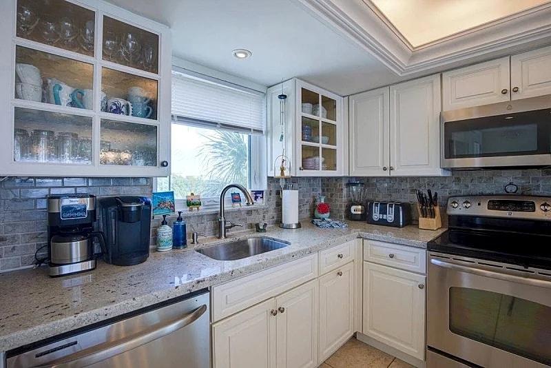 Salt Life 2BA/2BA Beachfront Condo w/ Pool & Elevator Access in Marathon, Florida, United States — photo 4