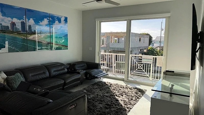 Peach Paradise 4BR 4.5BA, Pool, Ocean View, Dock & Kayaks in Marathon, Florida, United States — photo 4
