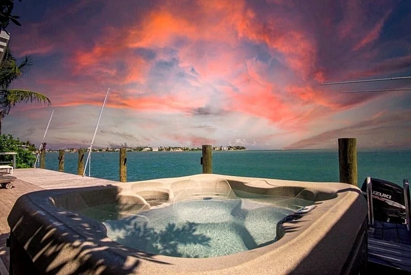 Dolfan Oceanfront Cottage w/ Dockage, Jacuzzi & Kayaks in Marathon, Florida, United States — photo 3