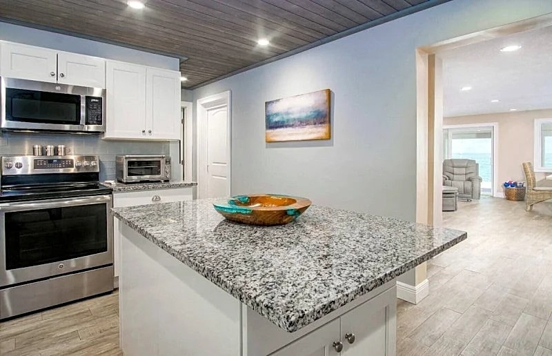 Dolfan Oceanfront Cottage w/ Dockage, Jacuzzi & Kayaks in Marathon, Florida, United States — photo 5