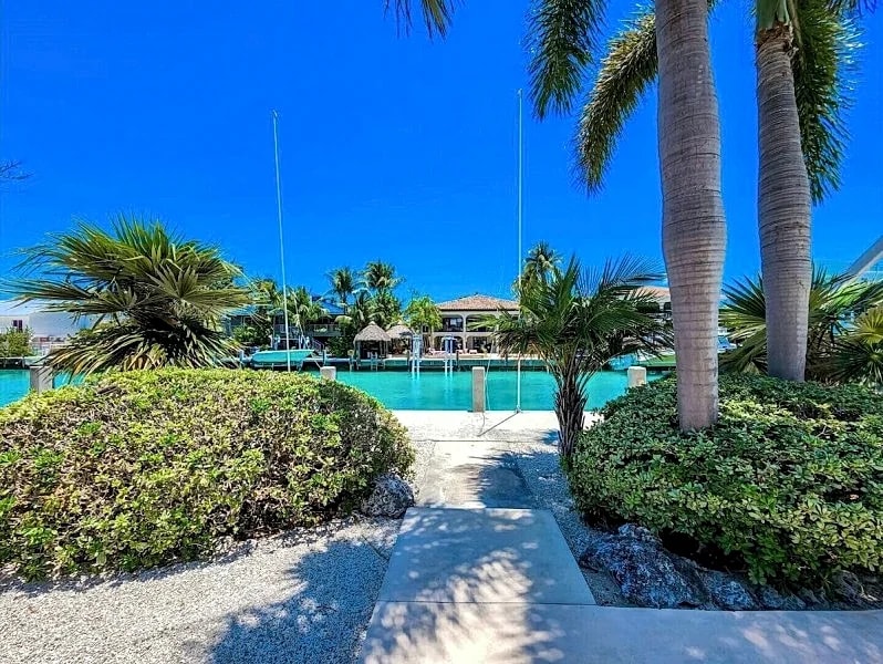 Reel Sunset 3/2 with Pool and Canal front in Duck Key in Duck Key, Florida, United States — photo 4