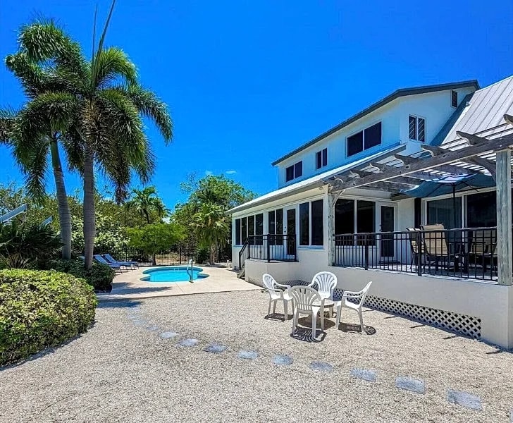 Reel Sunset 3/2 with Pool and Canal front in Duck Key in Duck Key, Florida, United States — photo 2