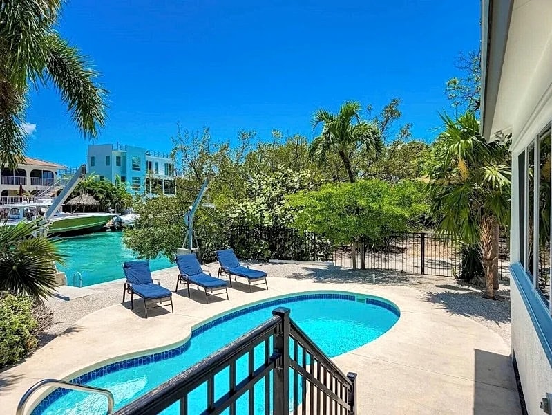 Reel Sunset 3/2 with Pool and Canal front in Duck Key in Duck Key, Florida, United States — photo 3