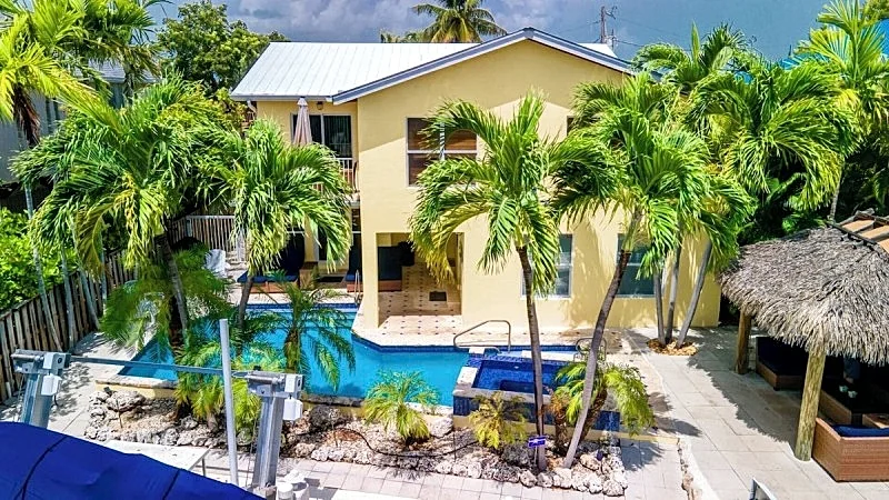 Sweet Retreat! 4 bedroom 2.5 Baths Sombrero Beach