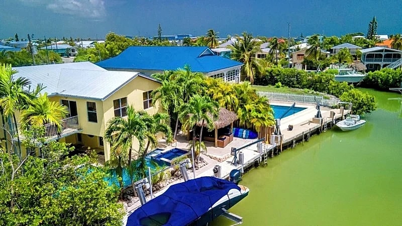 Sweet Retreat! 4 bedroom 2.5 Baths Sombrero Beach in Marathon, Florida, United States — photo 2