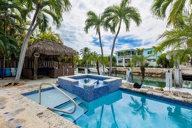 Sweet Retreat! 4 bedroom 2.5 Baths Sombrero Beach in Marathon, Florida, United States — photo 3