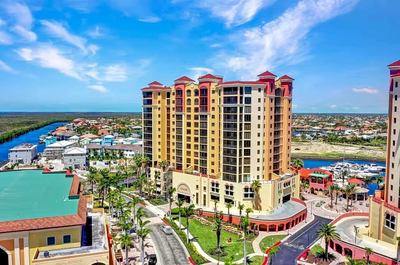 Cape Harbour 12th floor condo!!! 'Low Season' Rates start at $975 a week!! in Cape Coral, Florida, United States — photo 3