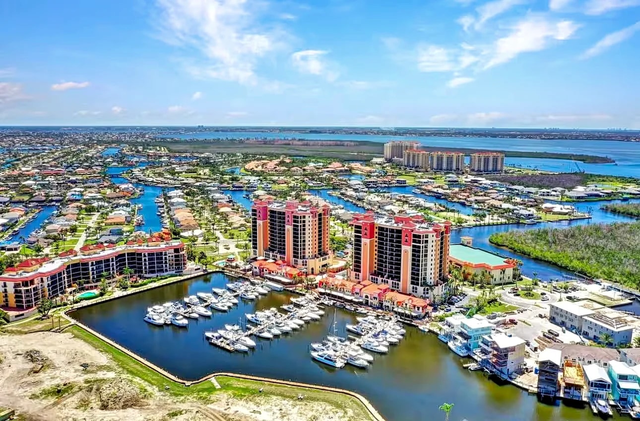 Cape Harbour 12th floor condo!!! 'Low Season' Rates start at $975 a week!! in Cape Coral, Florida, United States — photo 4