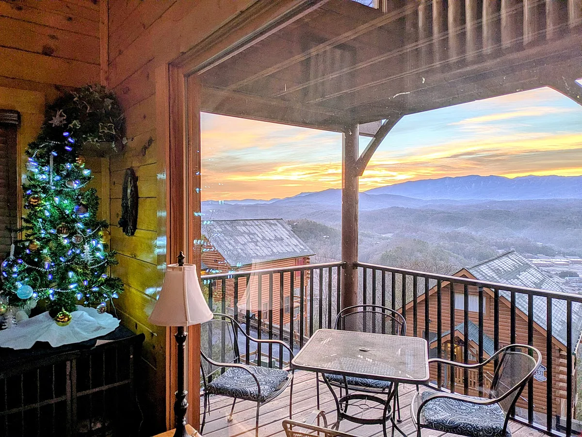 Romantic Escape with panoramic Mountain Views, great location 2.5 steps to enter in Sevierville, Tennessee, United States — photo 5