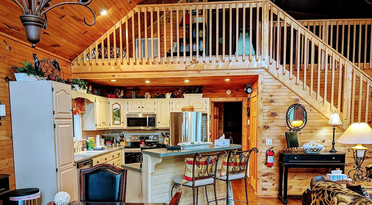 Private wrap around deck, hot tub under the stars, dog run, horseshoe, fire pit in Pigeon Forge, Tennessee, United States — photo 3