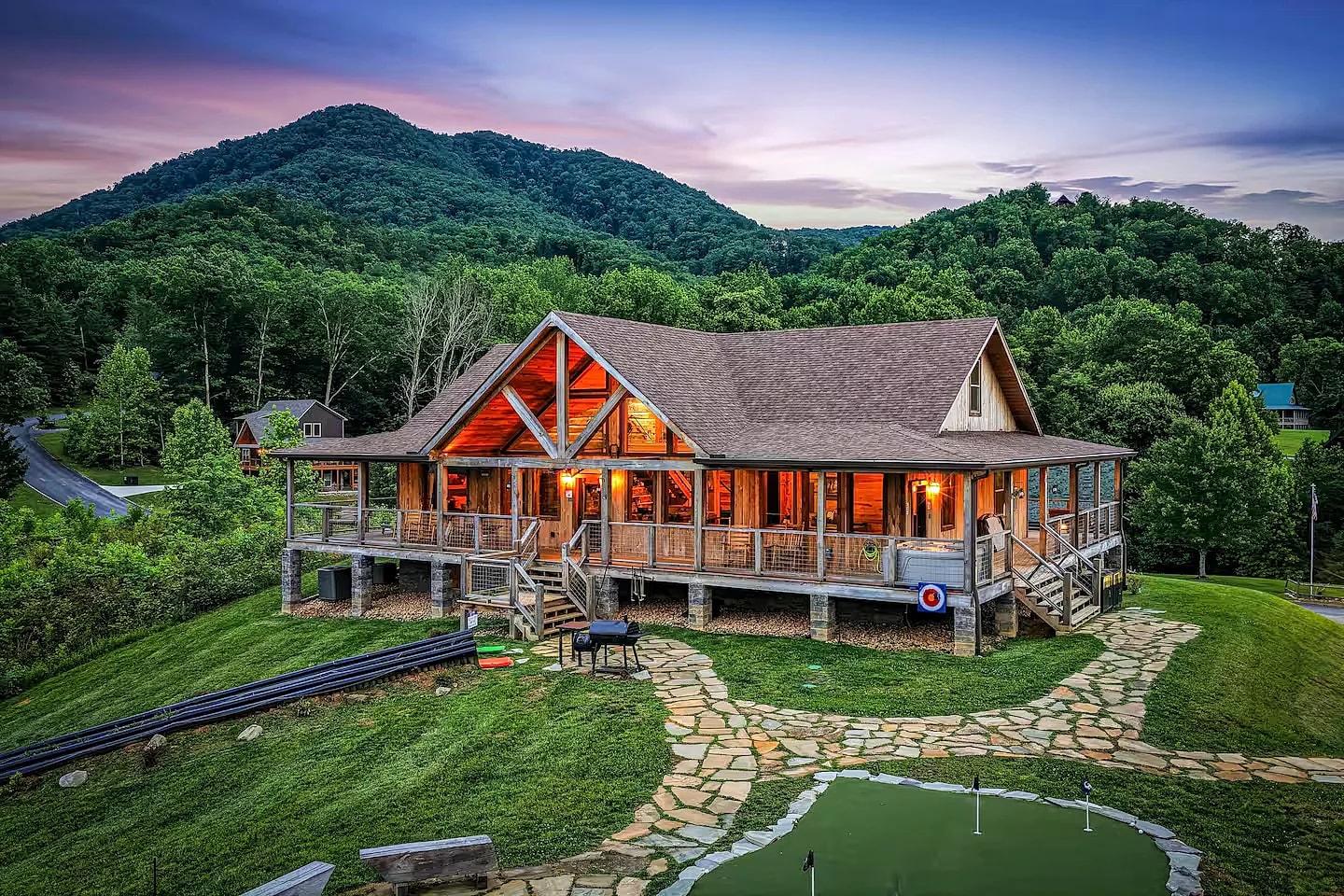 Just Like Paradise – Wears Valley Cabin with Hot Tub