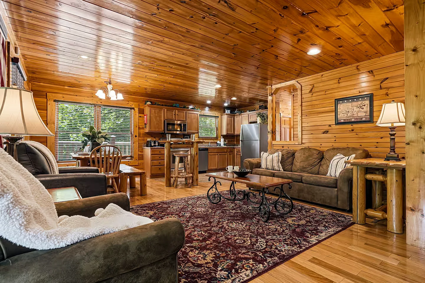 Libo 5BR Gatlinburg Cabin w/ Hot Tub + Game Room in Gatlinburg, Tennessee, United States — photo 5