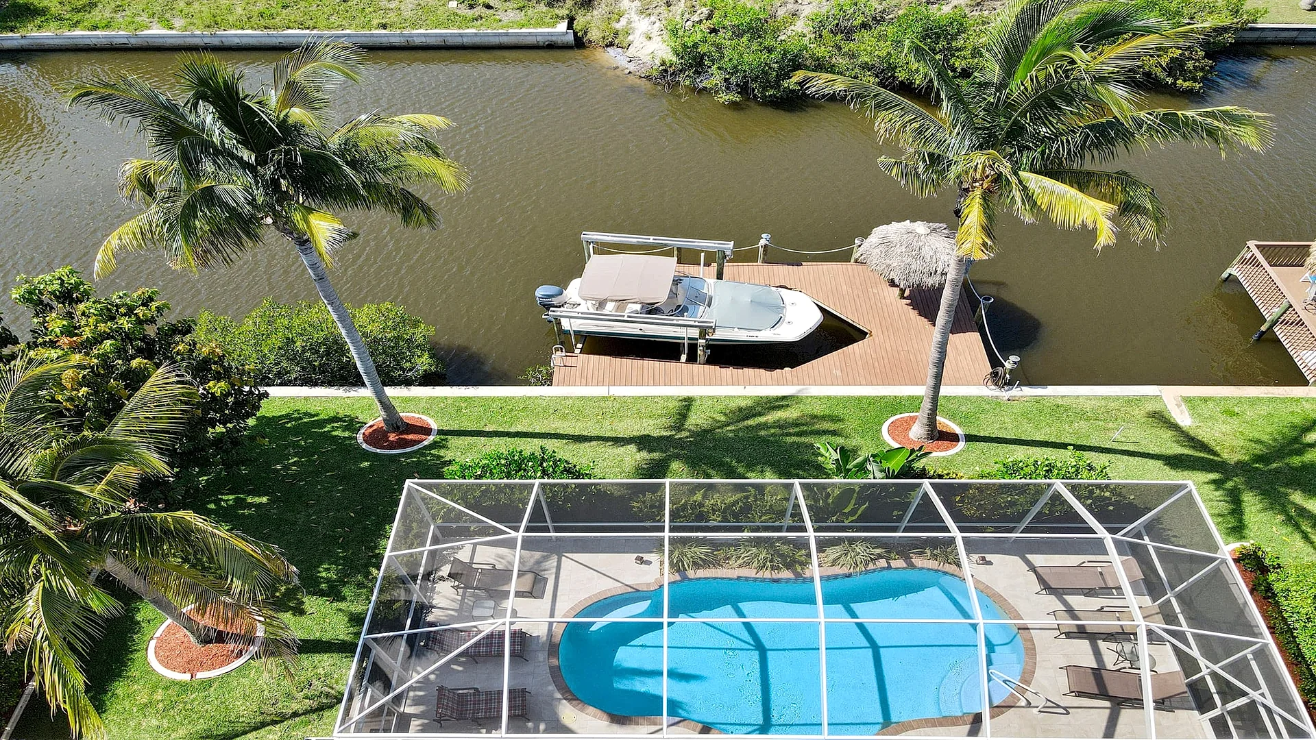 Camille with Boat, MUST SEE, modern furniture,Pool in Cape Coral, Florida, United States — photo 5