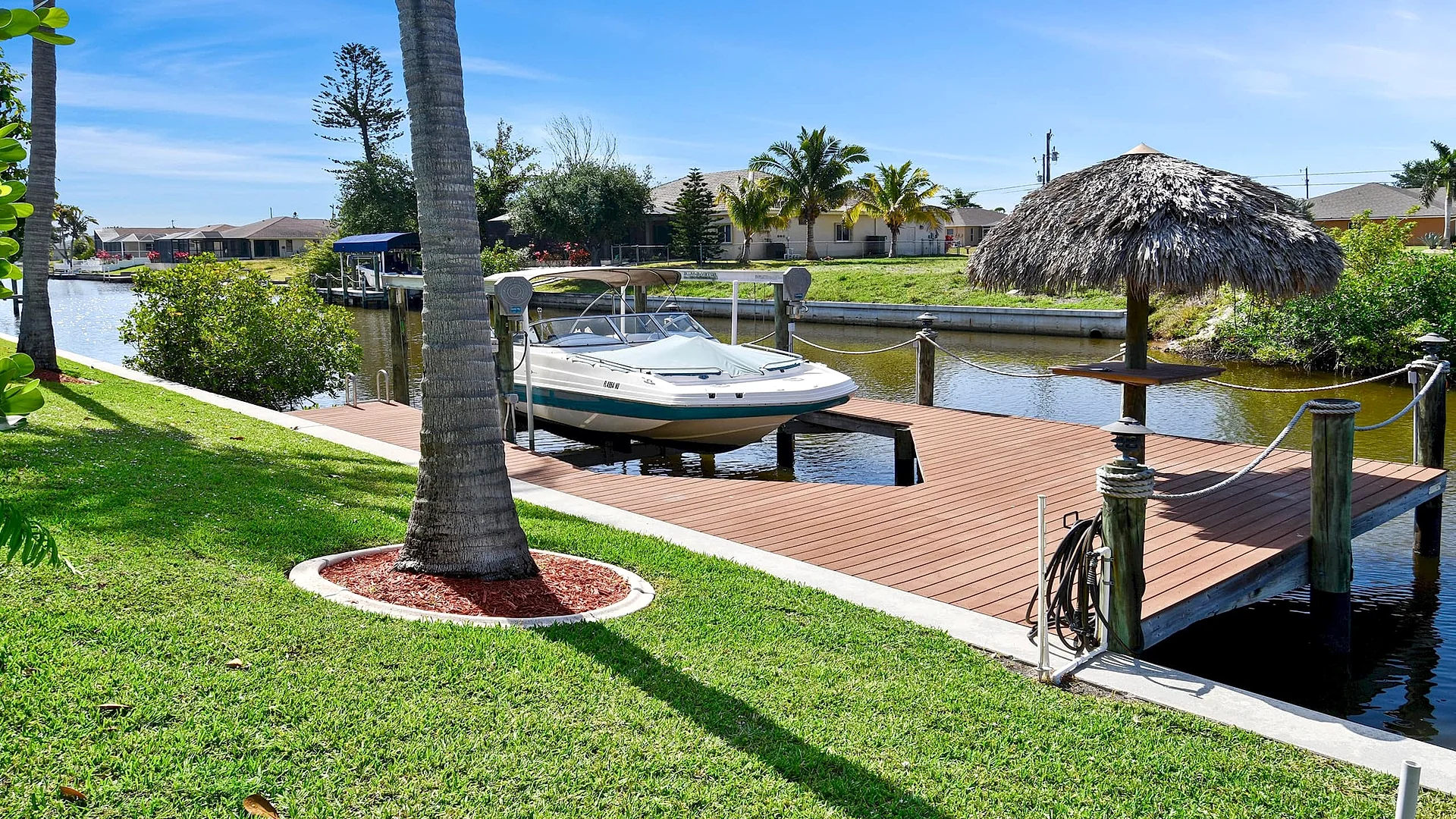 Camille with Boat, MUST SEE, modern furniture,Pool in Cape Coral, Florida, United States — photo 4