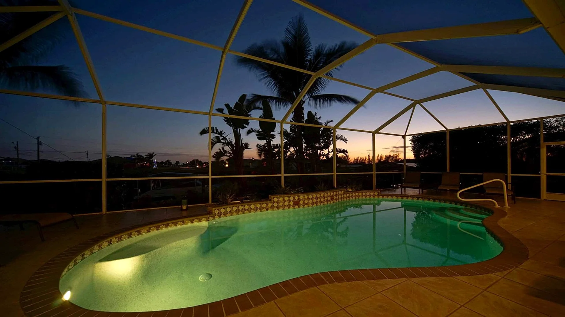 Camille with Boat, MUST SEE, modern furniture,Pool in Cape Coral, Florida, United States — photo 2
