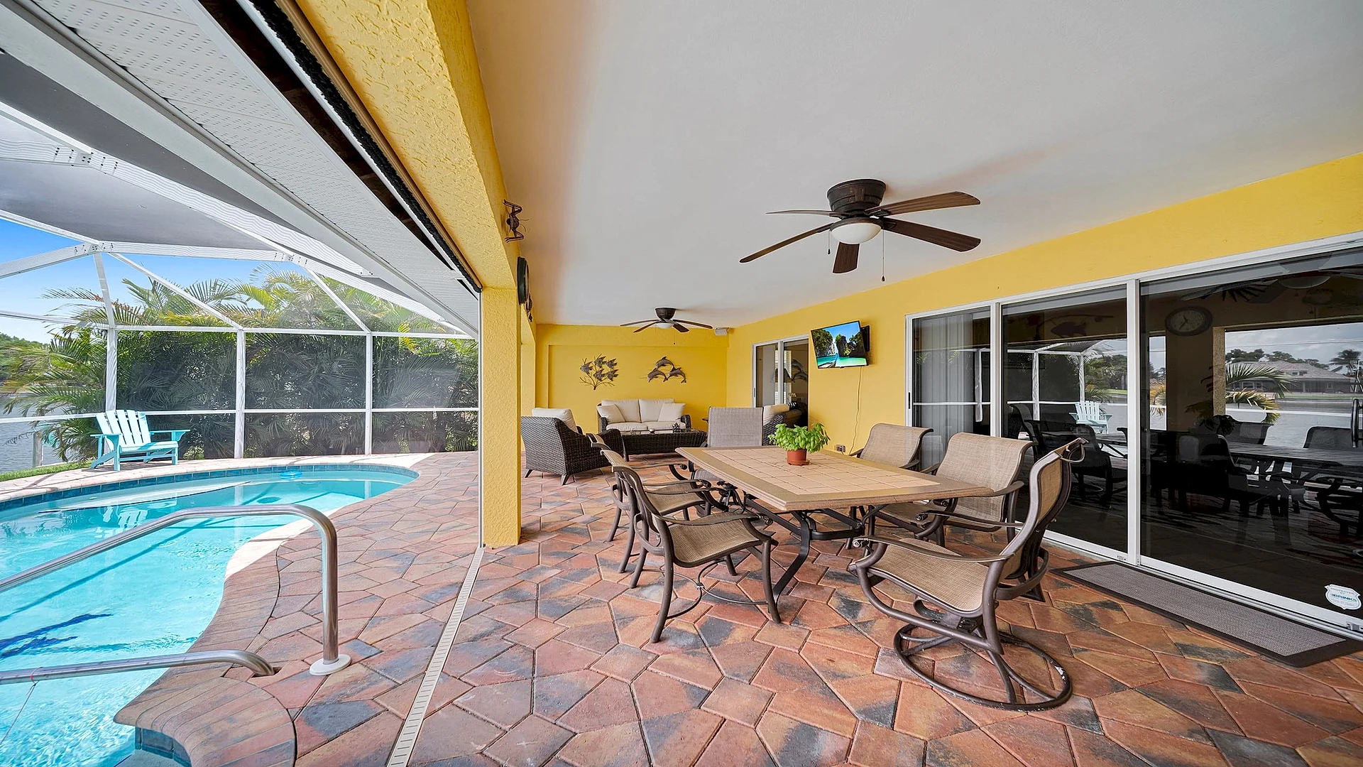 Casa de La Vista – Pool & Spa with lakefront view in Cape Coral, Florida, United States — photo 5