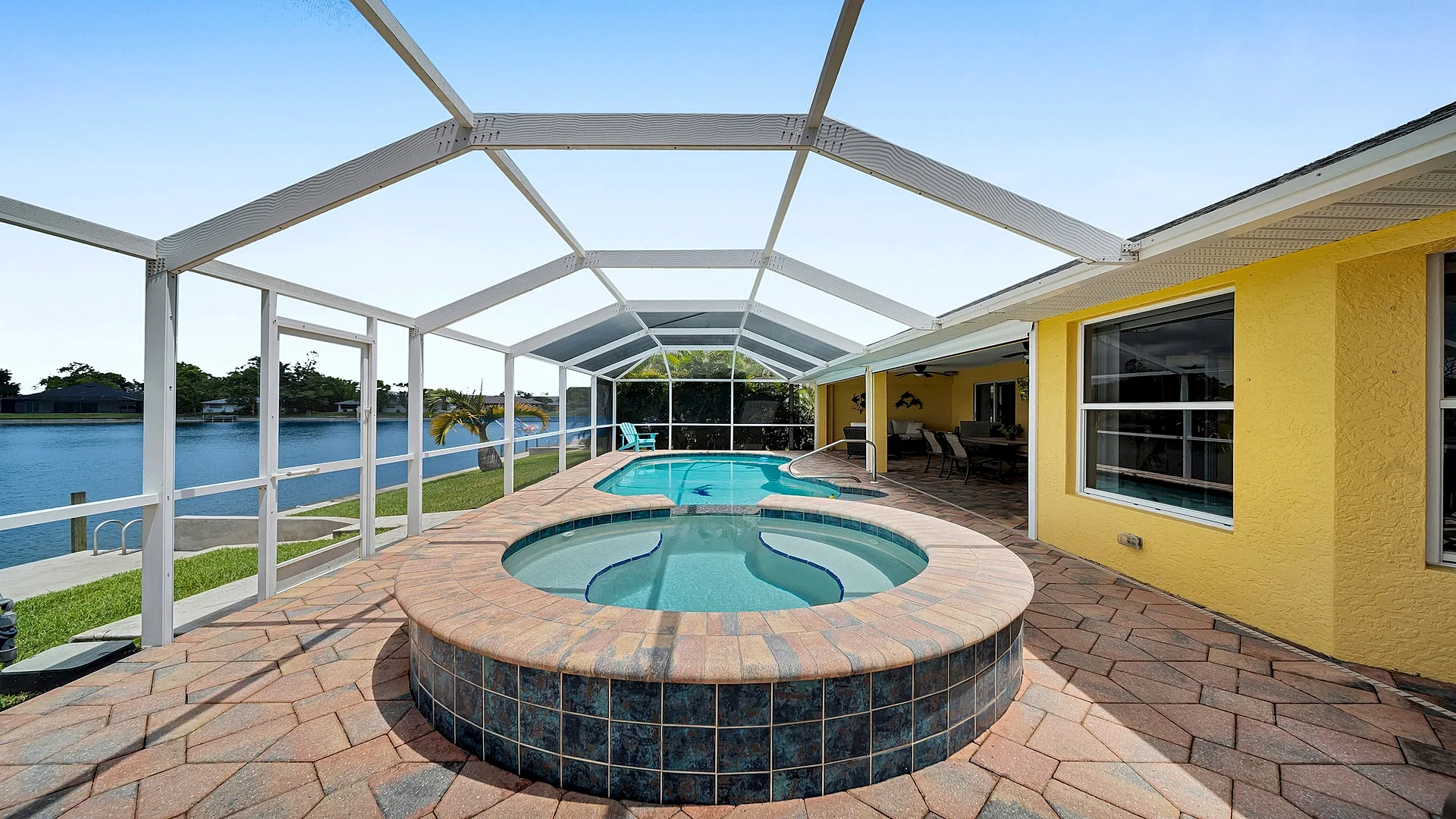 Casa de La Vista – Pool & Spa with lakefront view in Cape Coral, Florida, United States — photo 3