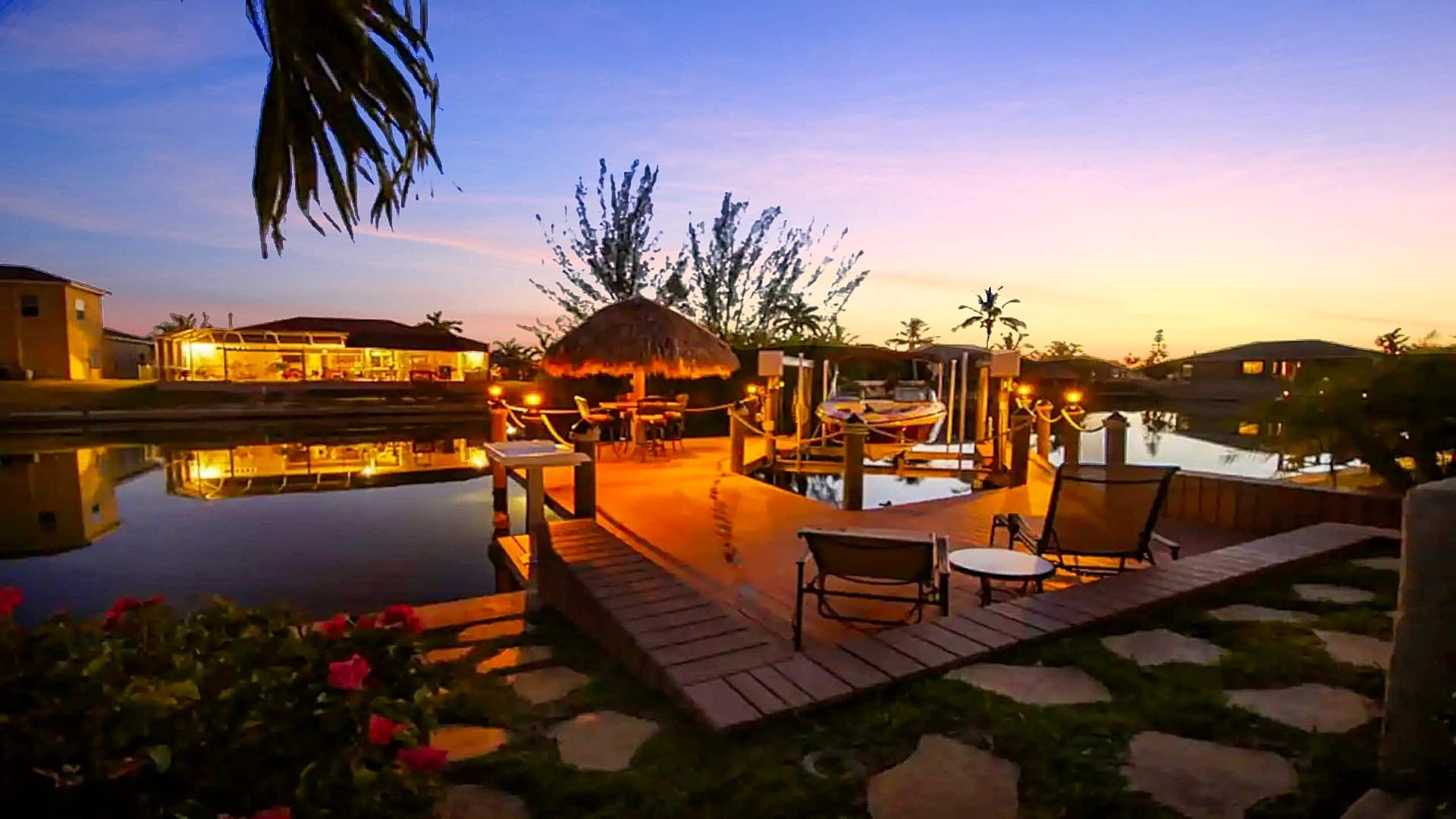 Lupita, boat lift, dock, heated south facing pool in Cape Coral, Florida, United States — photo 4