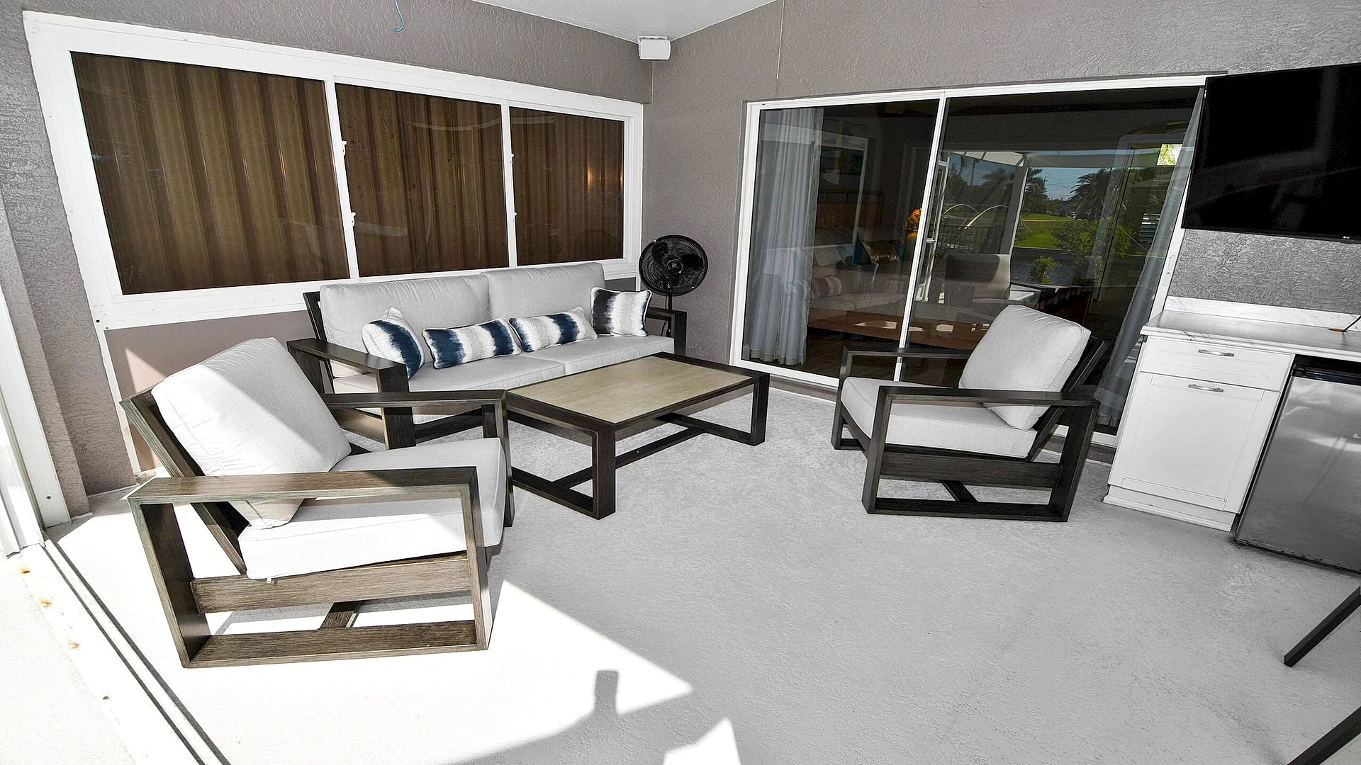 Mei Jing – Waterfront Pool and Tiki Hut-must see in Cape Coral, Florida, United States — photo 3