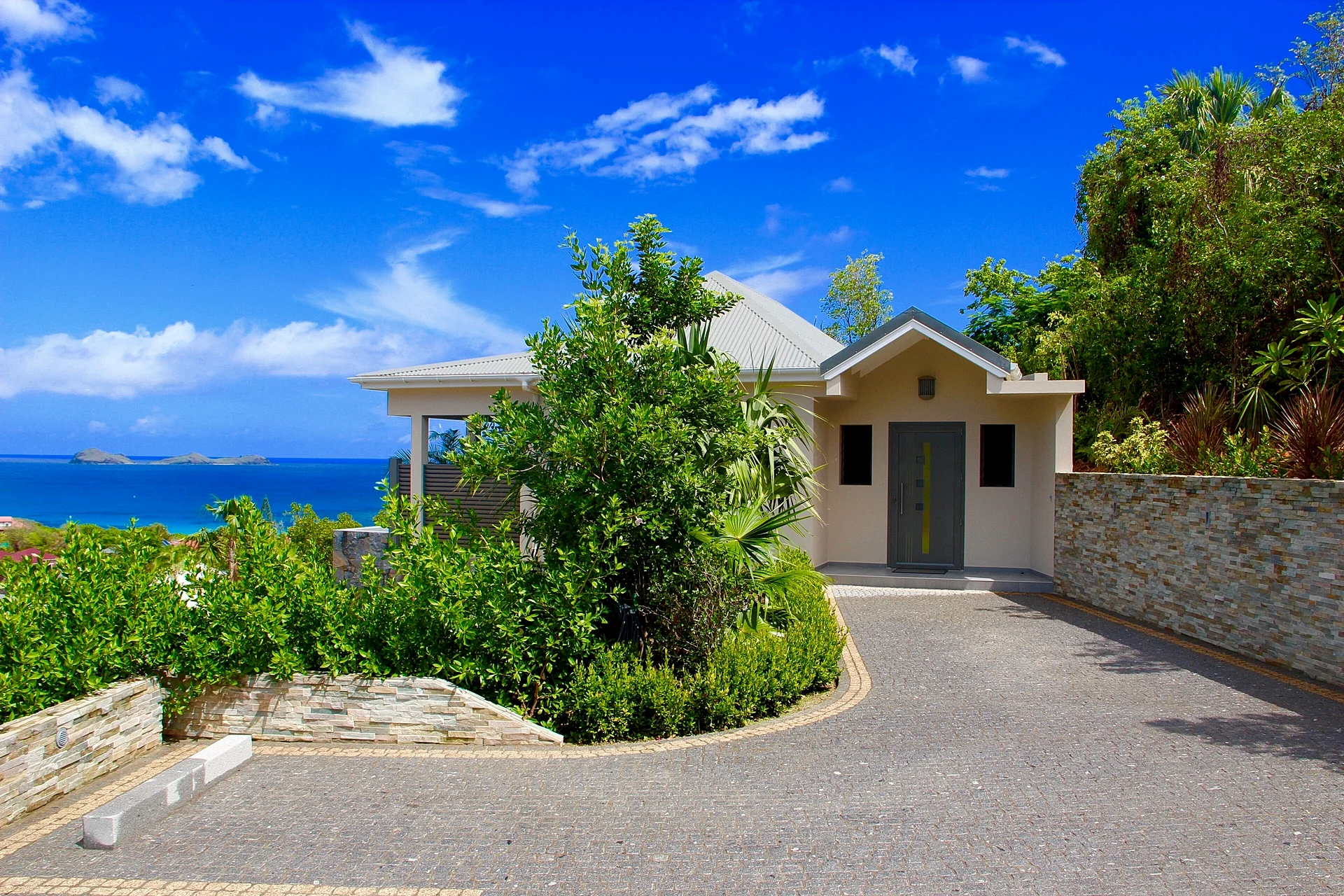 Modern Villa Suite Acajous Boasts Splendid Views ! in Saint-Jean, Saint Barthélemy — photo 2