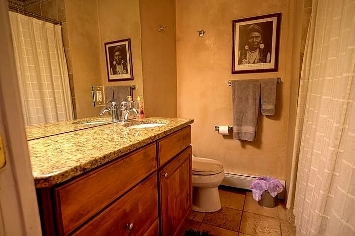 Sherrie's Place, Casas de Guadalupe, Elegant Home in Santa Fe, New Mexico, United States — photo 5