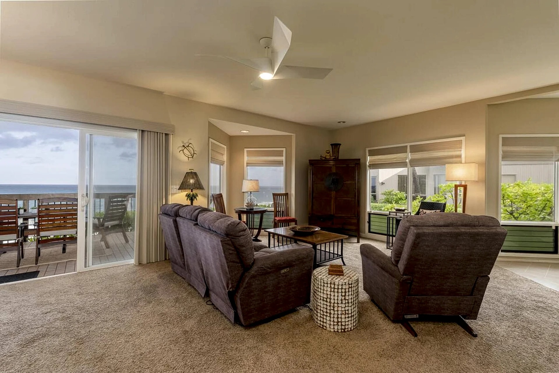 Kanaloa 2202 - Oceanfront 2BR Condo w/ Lanai, Pools & Views