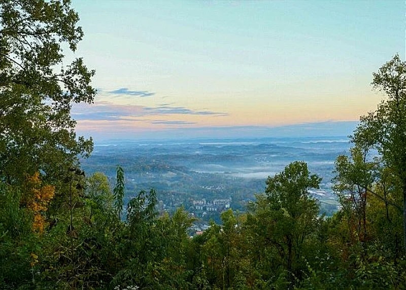 EAGLE'S VIEW