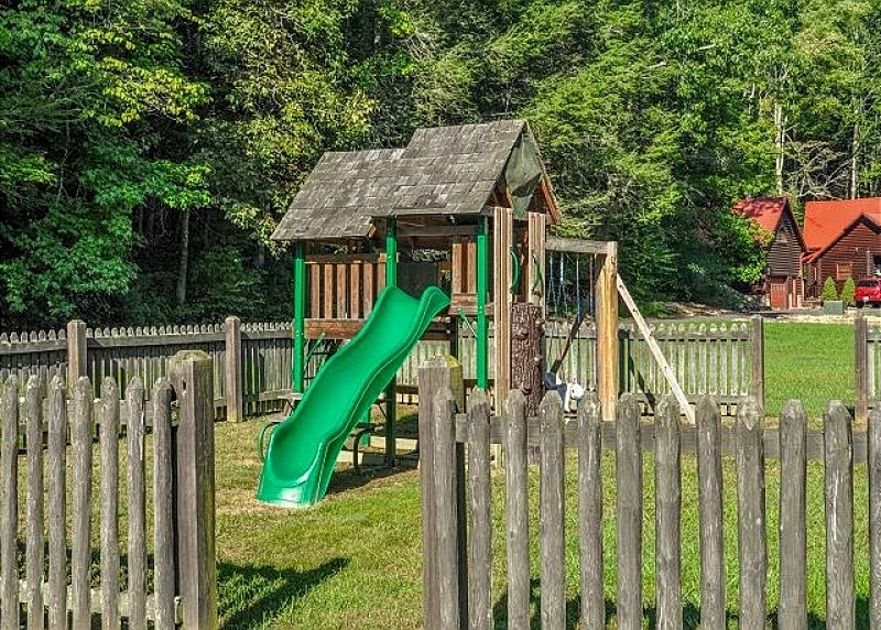 CEDAR FOREST SPACIOUS AND UPSCALE CABIN WITH THEATER IN BEST AREA RESORT!! in Pigeon Forge, Tennessee, United States — photo 3