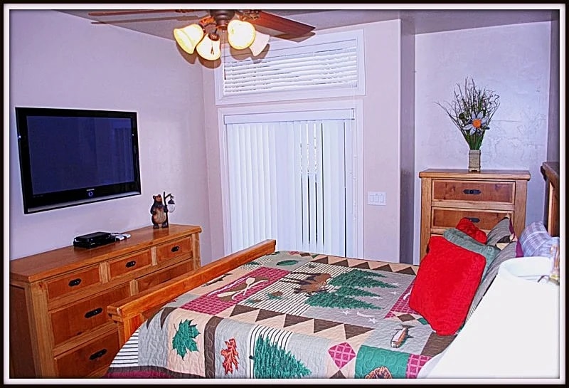 Snowbasin/Lakeside Village Beautiful Vacation Home. Hot tub/Garage/2000sqft in Huntsville, Utah, United States — photo 3