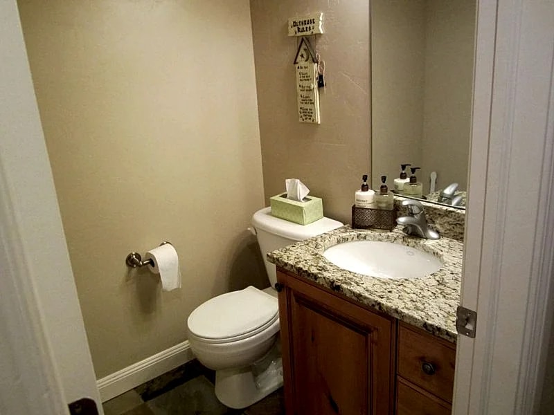 Snowbasin/Lakeside Village Beautiful Vacation Home. Hot tub/Garage/2000sqft in Huntsville, Utah, United States — photo 5